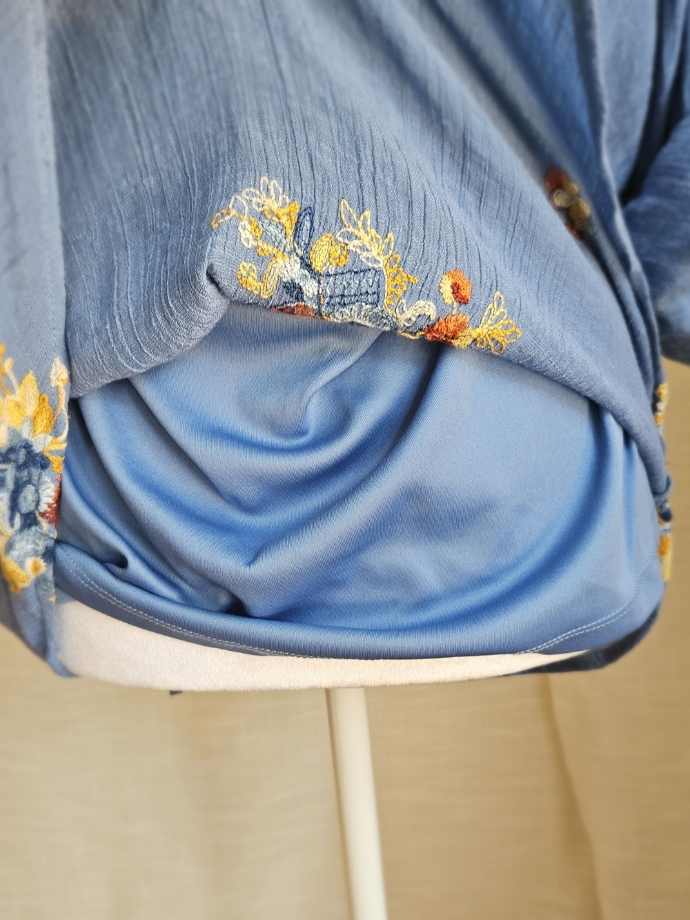 FIGUEROA & FLOWER 2-Piece Set Floral Embroidered Blue Tunic Blouse Cami Size 1X - Picture 5 of 16